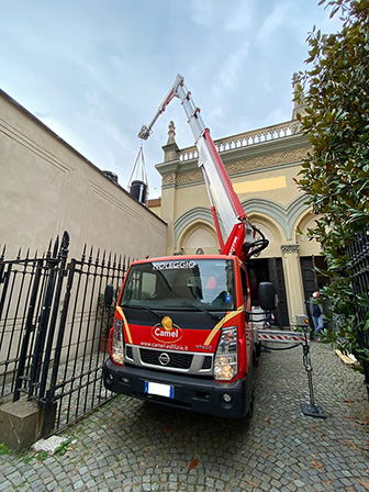 PIATTAFORMA AUTOCARRATA DA 22MT CON VERRICELLO